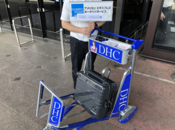 アメックスの無料ポーターサービスのスタッフ