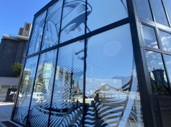 アメックスの東京離宮センチュリオンラウンジの建物（側面）