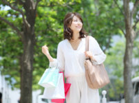 ショッピング中の女性